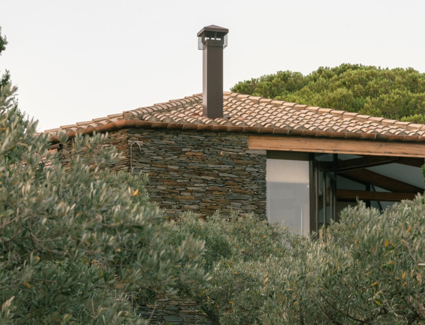 Rumeu House by gr-os architects. Photograph by Simone Marcolin.
