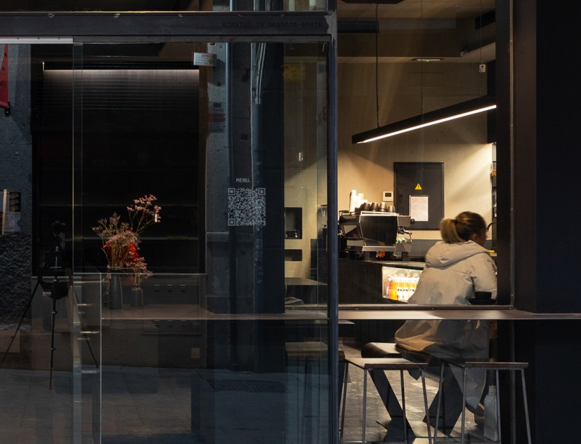Oteiza One Coffee Shop por Bauart studio, Arkygra Arquitectos. Fotografía por Fernando Schapochnick