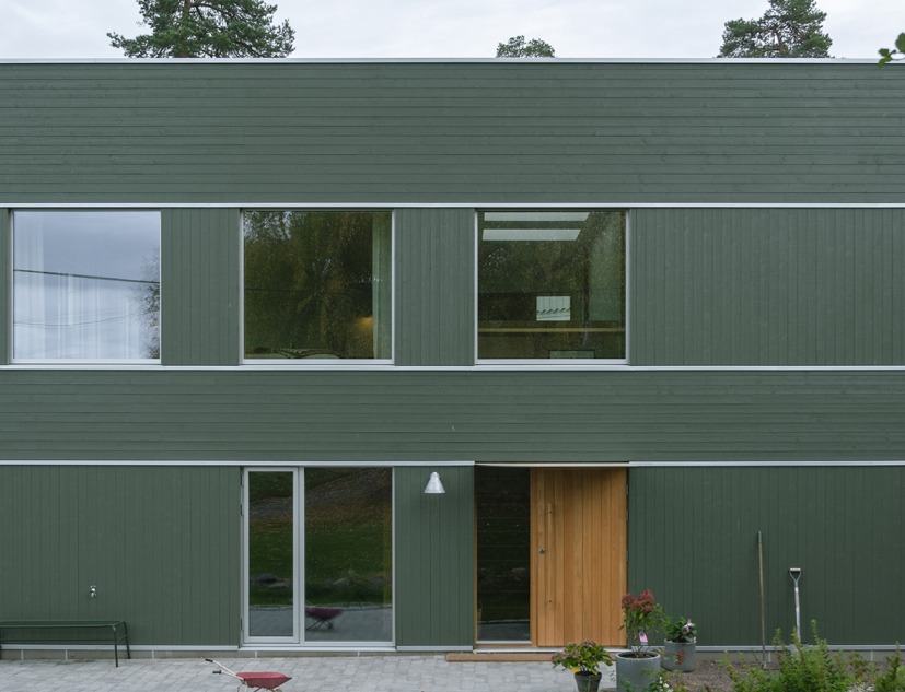 Habitar camuflándose. Casa en Nøtterøy por KOHT