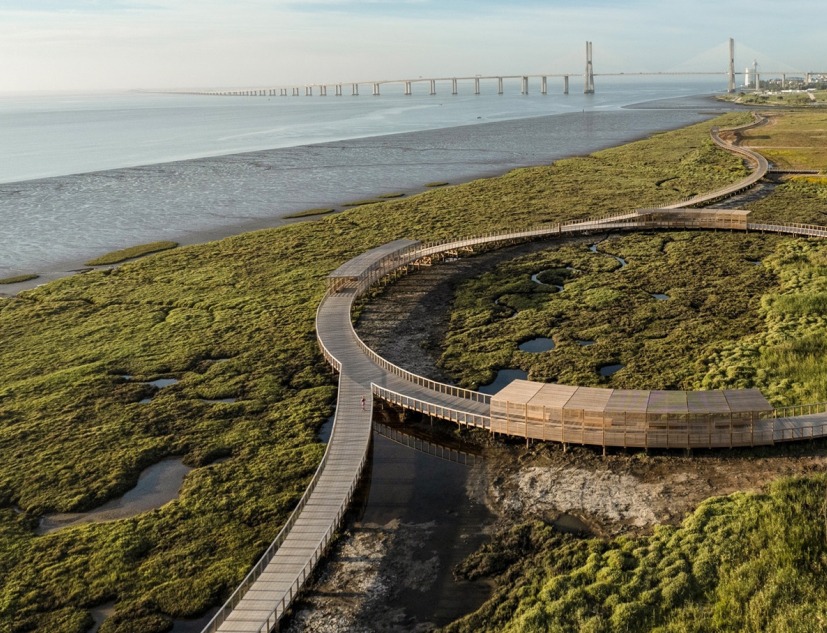 Loures Riverfront by Topiaris Landscape Architecture. Photograph by Artur Carvalho & João Guimarães Loures Riverfront by Topiaris Landscape Architecture. Photograph by Artur Carvalho & João Guimarães