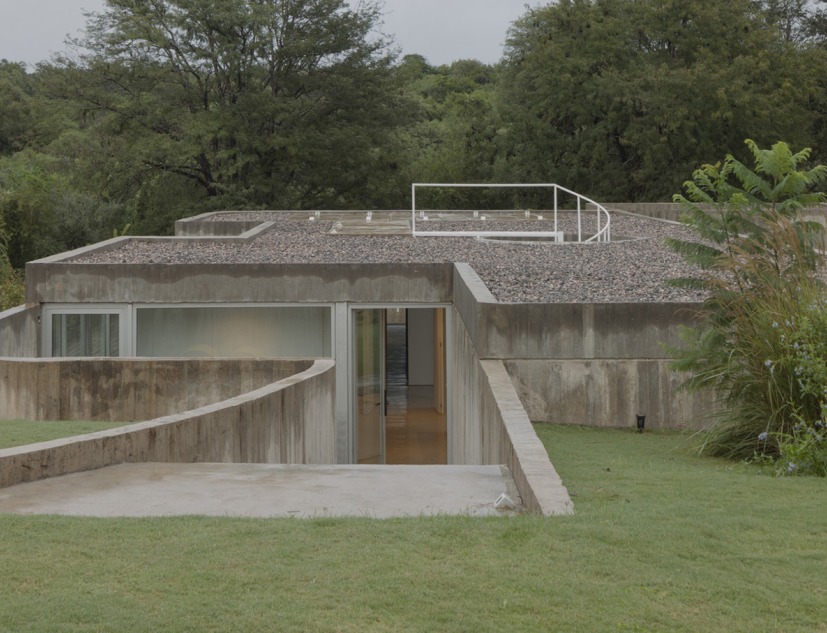 Casa Clausura by Agustín Lozada. Photograph by Federico Cairoli