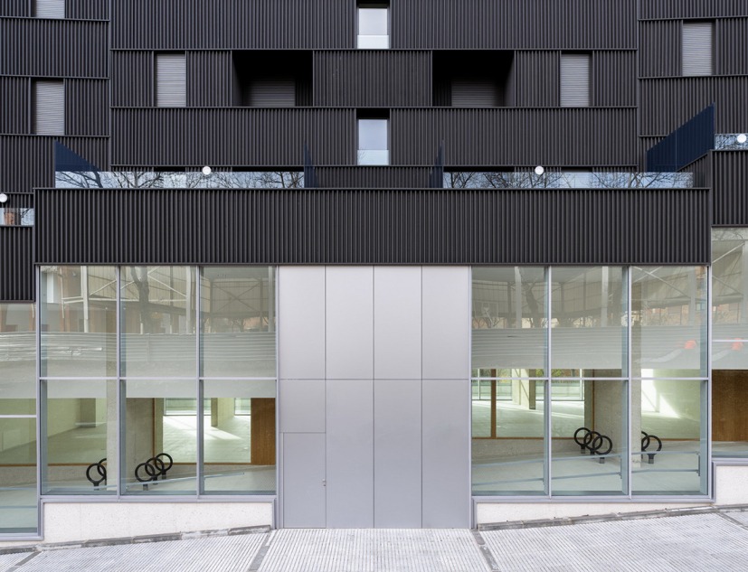 58 social housing units by GVG Estudio + MOEST. Photograph by Rubén P. Bescós