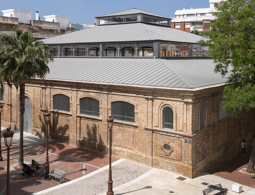 Rehabilitación del antiguo Mercado de Santa Fe por Paco Marqués, Luis Rubio. Fotografía por Fernando Alda