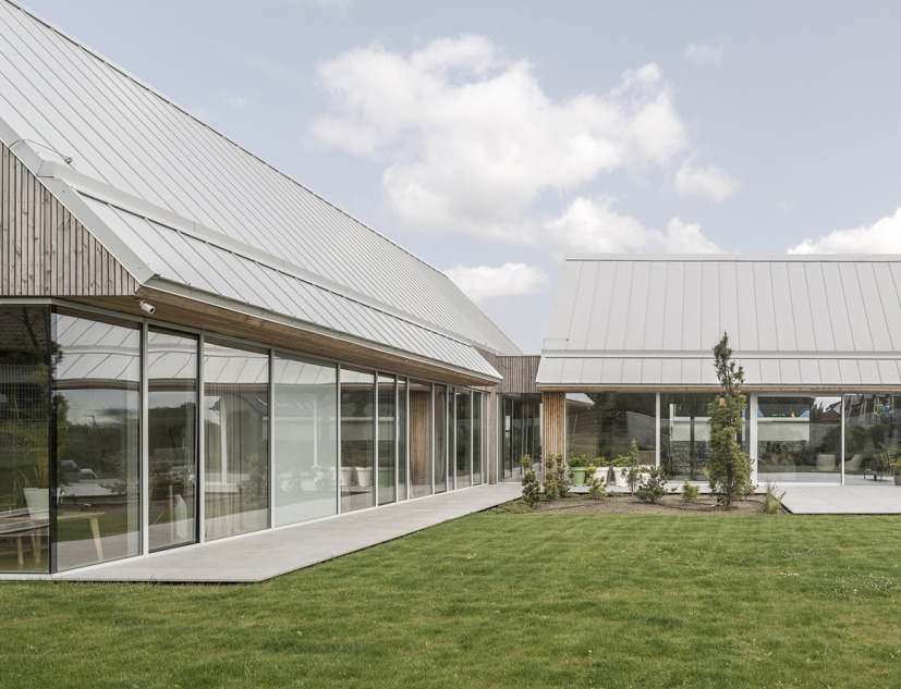 Casa en Jastrzębia Góra por Archmondo. Fotografía por Jakub Certowicz  Casa en Jastrzębia Góra por Archmondo. Fotografía por Jakub Certowicz