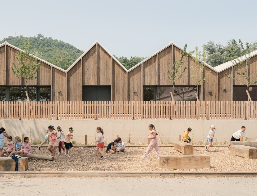 Leisure centre Jules Ferry School Group by DEMAIN. Photograph by Vladimir de Mollerat du Jeu