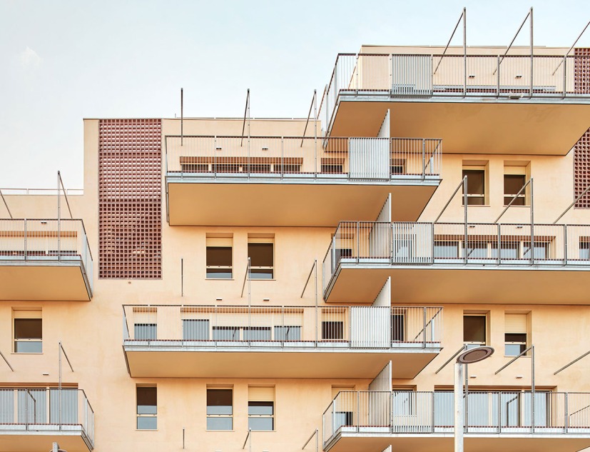 DE PEUS A TERRA by MADhel, MARMOLBRAVO and Miel Arquitectos. Photograph by Jose Hevia DE PEUS A TERRA by MADhel, MARMOLBRAVO and Miel Arquitectos. Photograph by Jose Hevia