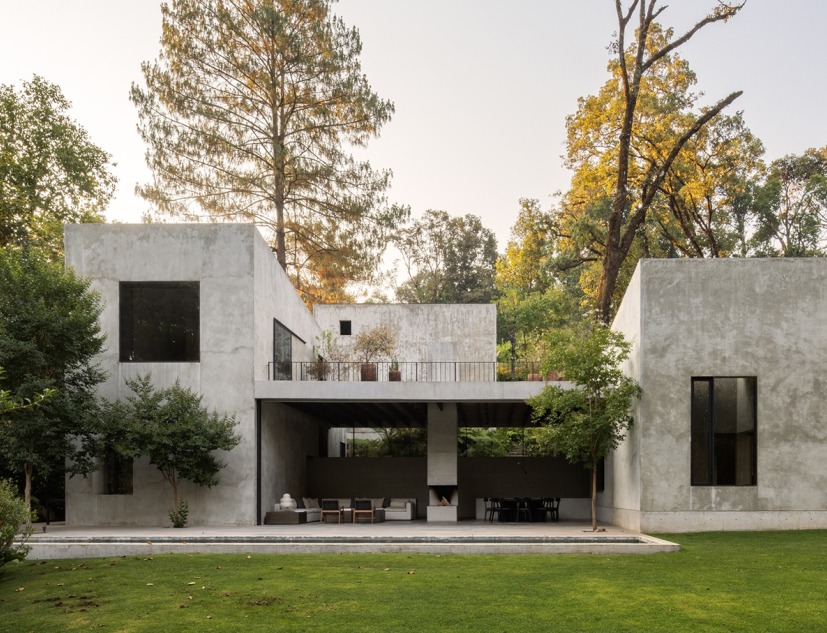 House in Avándaro by Ignacio Urquiza and Ana Paula de Alba. Photograph by Rafael Gamo
