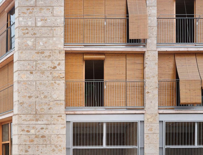 25 viviendas sociales por Harquitectes. Fotografía por Adrià Goula