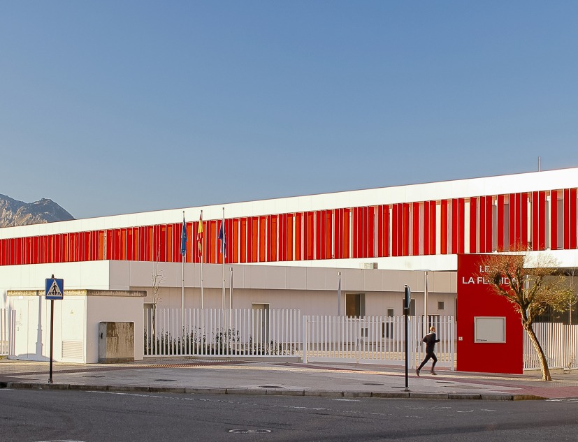 La Florida Secondary Education Institute by INSPYRA. Photograph by Iván Morán G-R