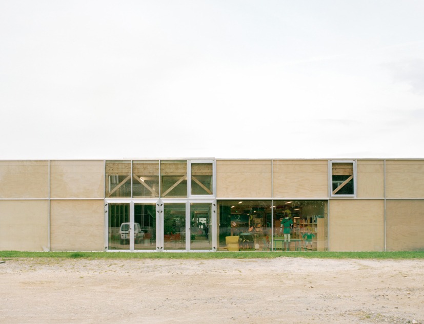 Le Foirail Multi-Service Center by Betillon & Freyermuth Architects + crypto architectes.Photograph by Maxime Delvaux