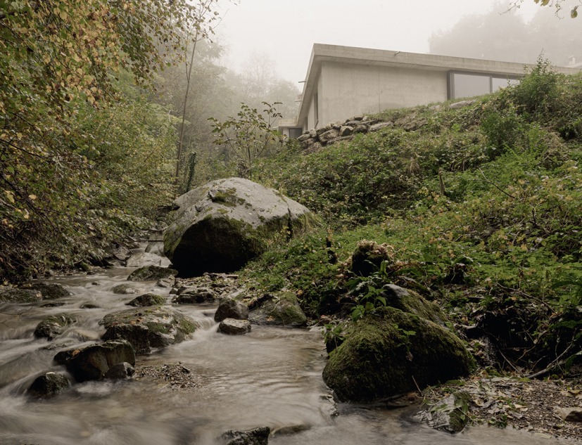 «Narrow house» por Lorenzo Guzzini Architecture. Fotografía por Alessio Fantinato
