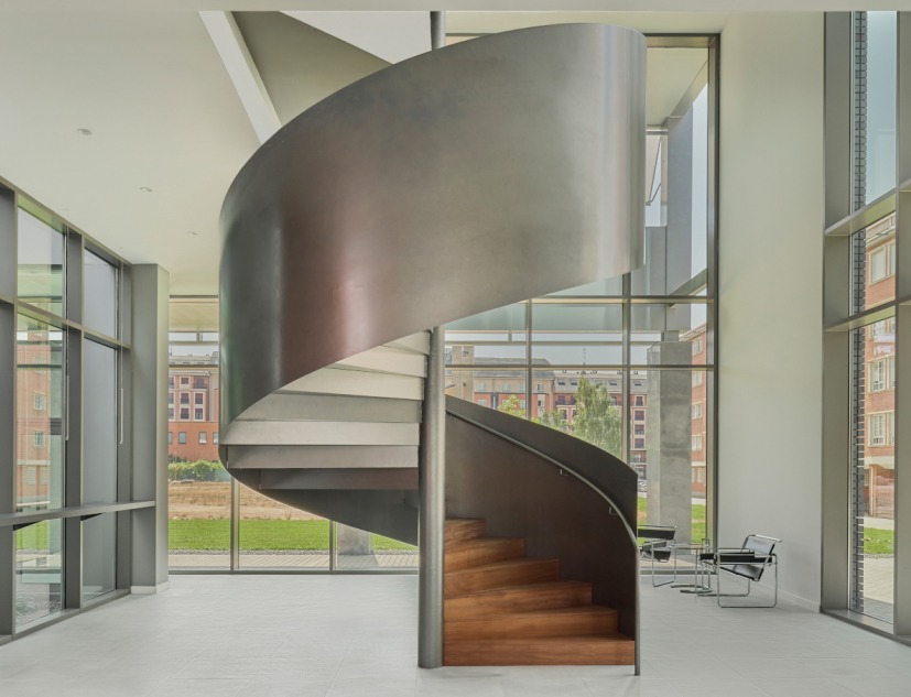 Ampliación del Centro de Empresas de Base Tecnológica por VIRA arquitectura. Fotografía por Javier Bravo