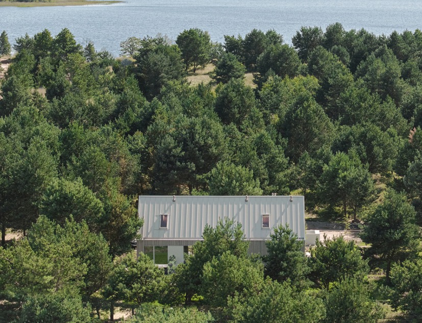 Complejo «Kownatki Lake House» por Archmondo. Fotografía por Emi Karpowicz