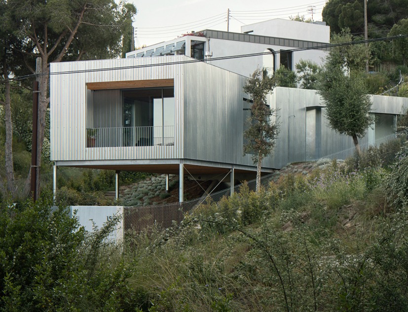 Casa 144º por Jaime Prous Architects y Pineda Monedero. Fotografía por Del Río Bani
