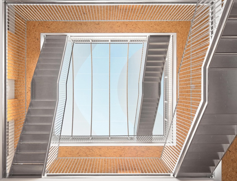 Vivienda social y espacio colectivo en Igualada por UTE MBM arquitectes + 4RQ arquitectura. Fotografía por Adrià Goula