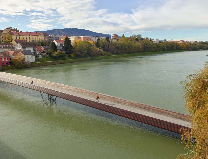 Puente Splavarska Lent Tabor por Burgos & Garrido. Fotografía por Roland Halbe