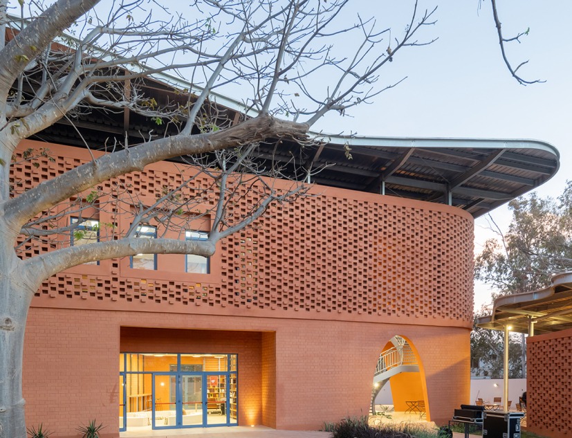 «Goethe-Institut» por Kéré Architecture. Fotografía por Iwan Baan