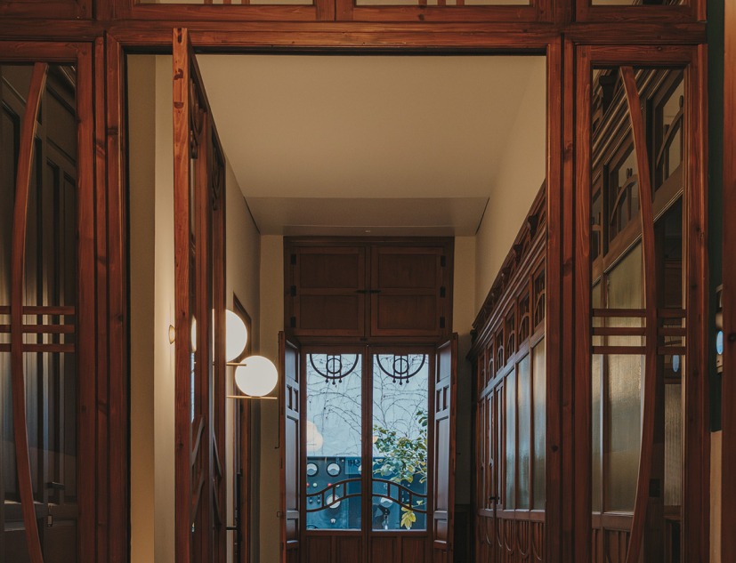 Restauración y reforma interior de un edificio histórico para oficinas por ARN / Arquitectos. Fotografía por Oleh Kardash 