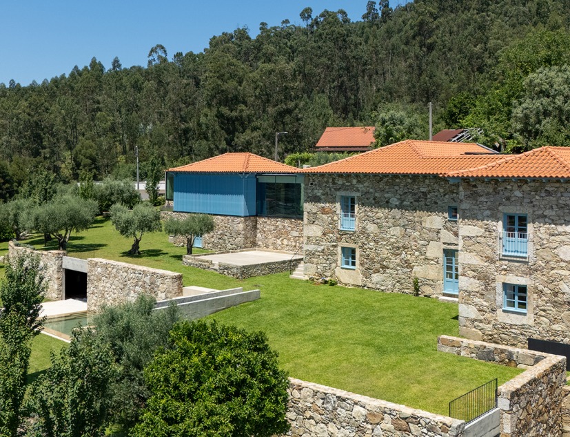 Hotel de la casa de los cerezos por Tiago do Vale Arquitectos. Fotografía por João Morgado