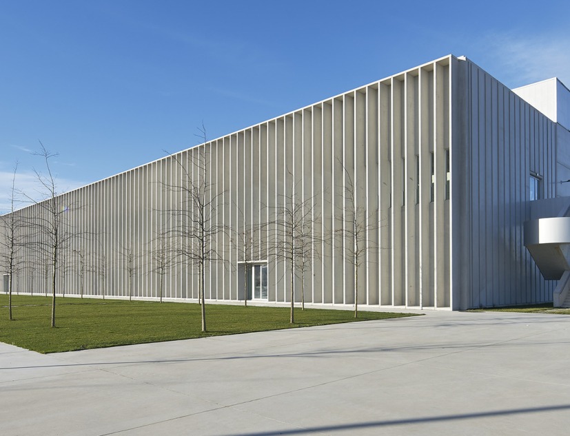 Packaging office building of the new Estrella Galicia brewery. Photograph by Alfonso Quiroga