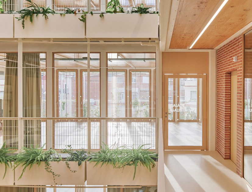 Sants Social Centre by Laos Arquitectura + Mercè Zazurca Codolà + César Sánchez Medrano. Photograph by Jose Hevia