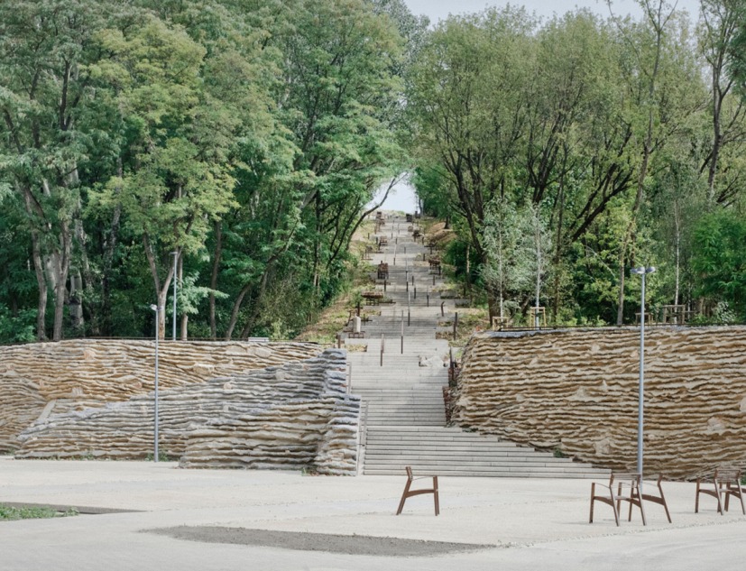 Warsaw Uprising Mound Park by Archigrest + TopoScape. Photograph by Michał Szlaga