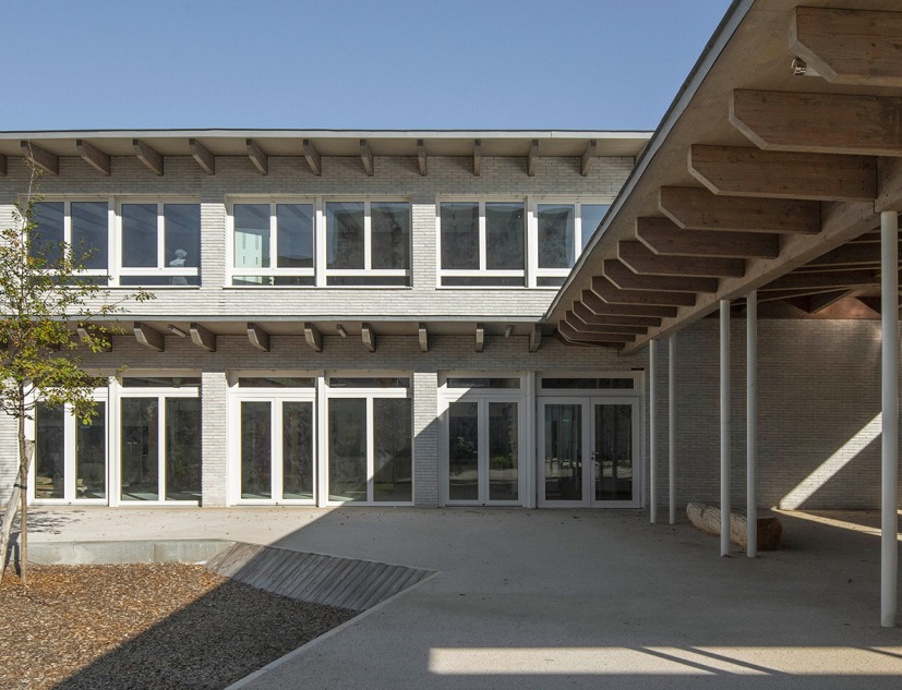 Escuela Missak y Mélinée Manouchian por Tracks Architectes. Fotografía por Guillaume Amat