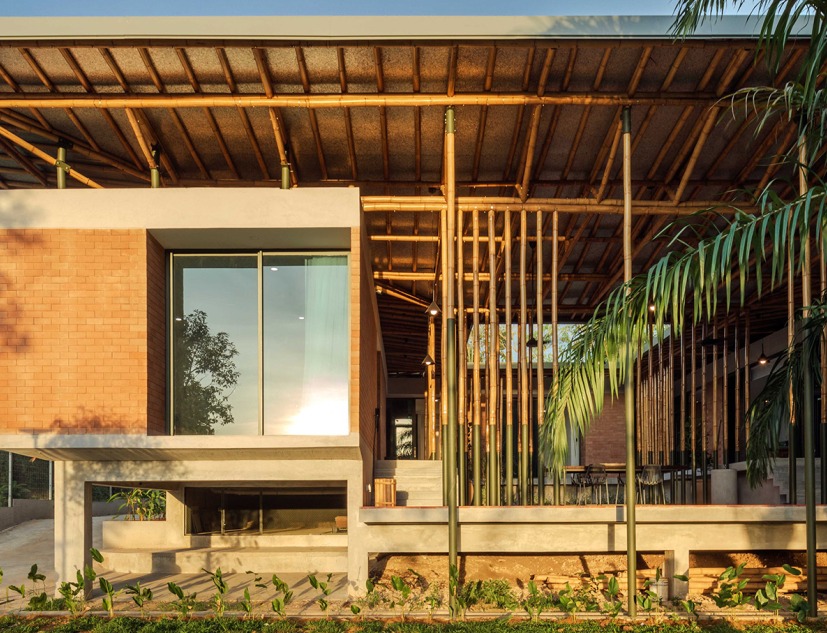 «Anjung» por Eleena Jamil Architect. Fotografía por Zakee Man