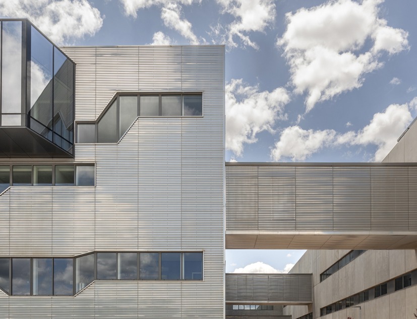 New University Hospital of Cuenca by Gádor de Carvajal, Juan Casariego, Fernando Cruz. Photograph by Luis Asín