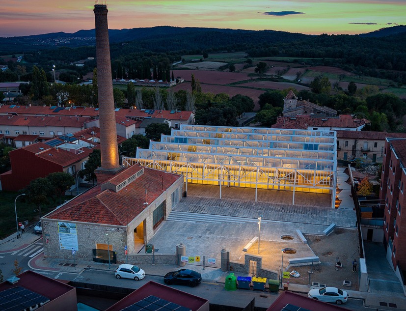 Multifunctional equipment for Can Comadran by Mestres Wåge Arquitectes. Photograph by José Hevia.
