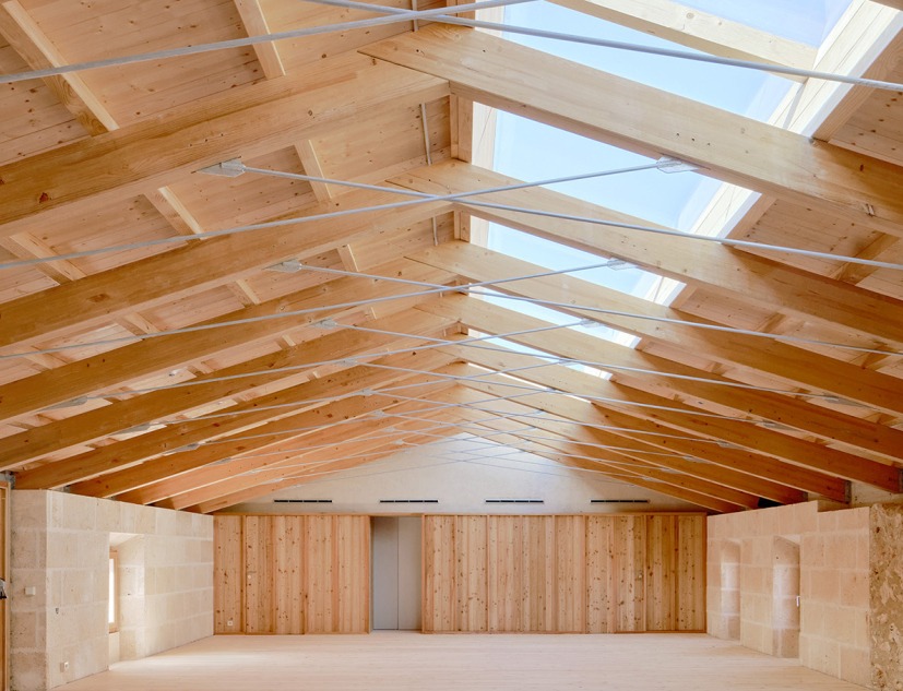 Casa de la Vila Santa Eugenia por Peris Toral + Aulets. Fotografía por José Hevia