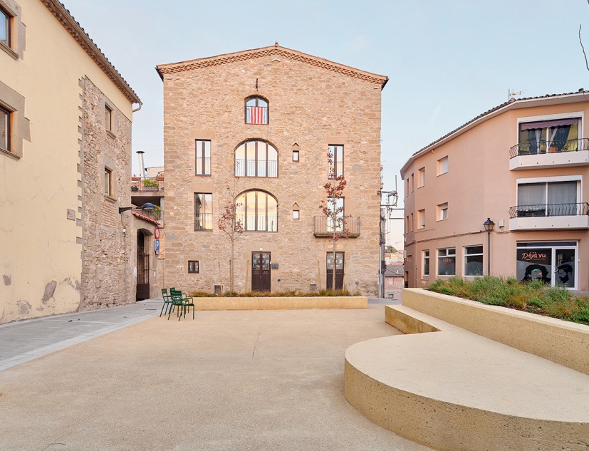 Aguilar Square by vora + Toni Riba. Photograph by Adrià Goula