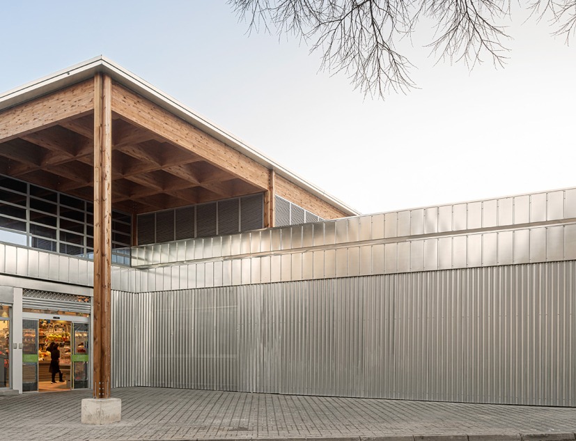 Horta Provisional Market, by Ravetllat Arquitectura + Carles Enrich Studio. Photograph by Adrià Goula + Carles Enrich 