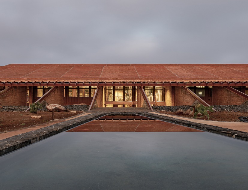 Warehouse and offices for Clase Azul by Atelier ARS. Photograph by César Béjar 