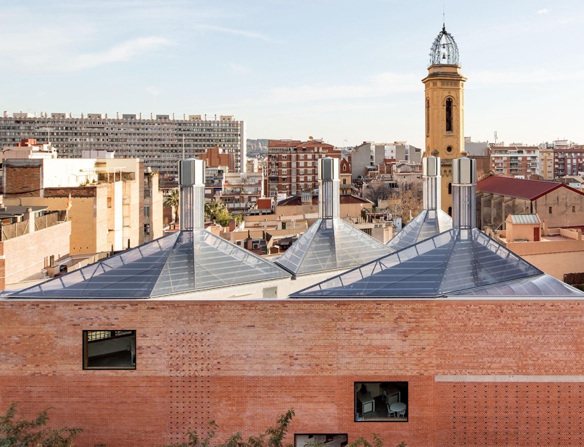 Cristalleries Planell Civic Center by H Arquitectes. Photograph by Adrià Goula