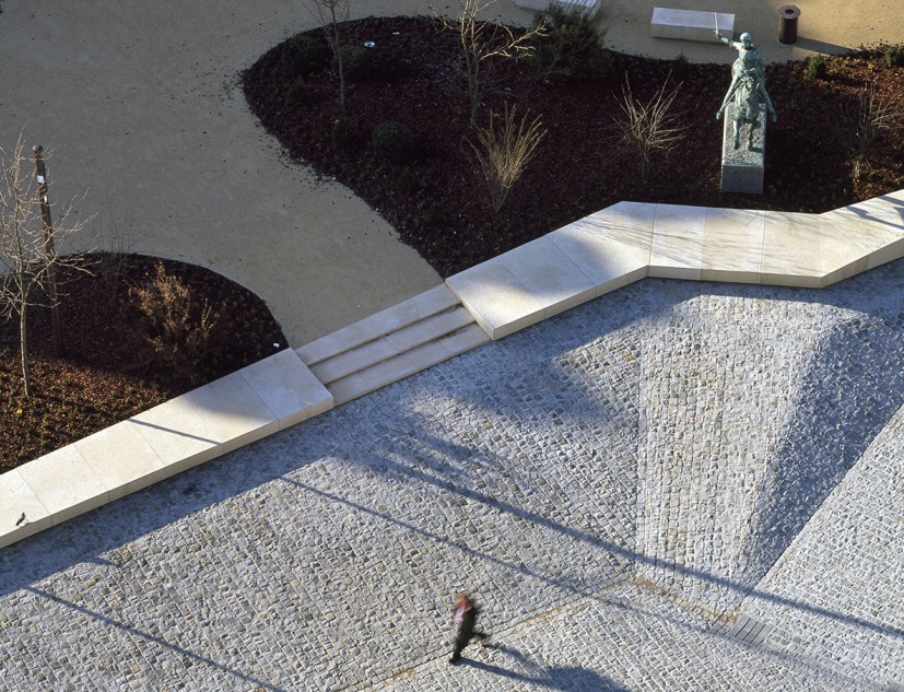 Reims Cathedral Environment by José Ignacio Linazasoro. Photograph by Roland Halbe