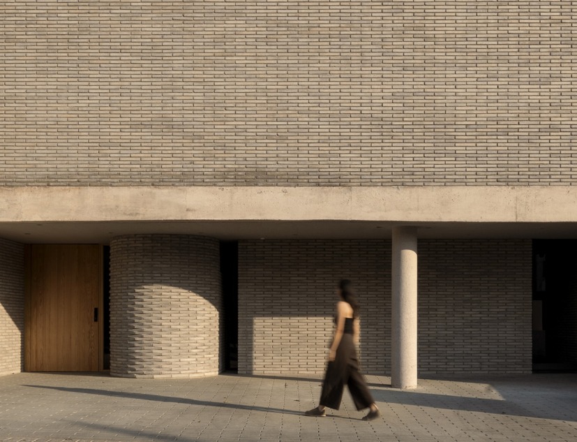 "Casa Refugio" by Taller Segovia Molina. Photograph by César Belio