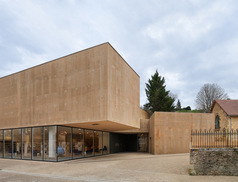 Media library and Music school by Dominique Coulon & associés. Photograph by Eugeni Pons