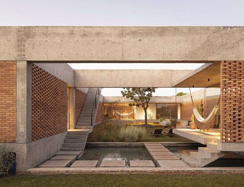 Tupin House by BLOCO Arquitetos. Photograph by Joana França