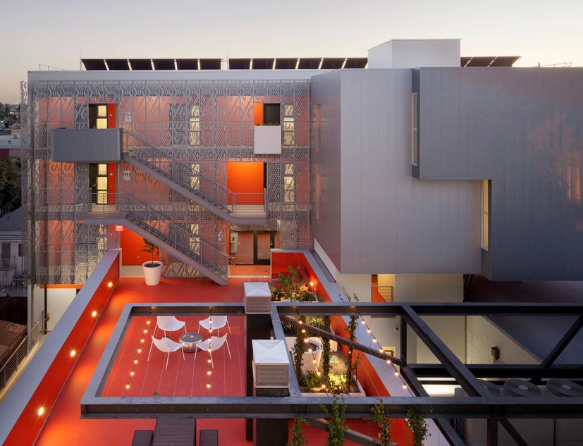 28th Street Apartments. Koning Eizenberg. Fotografía por Eric Staudenmaier Photography. Cortesía de Koning Eizenberg