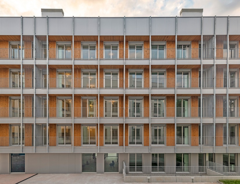 4 buildings with 74 social housing units in Valdecorvos by Díaz y Díaz Arquitectos. Photograph by Héctor Santos-Díez