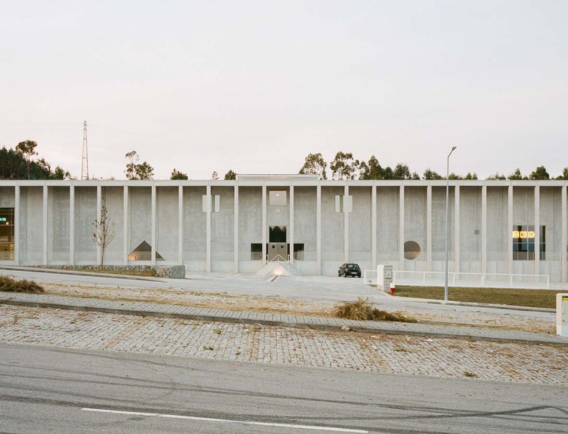 Edificio Sede Corcet por Nuno Melo Sousa. Fotografía por Federico Farinatti   