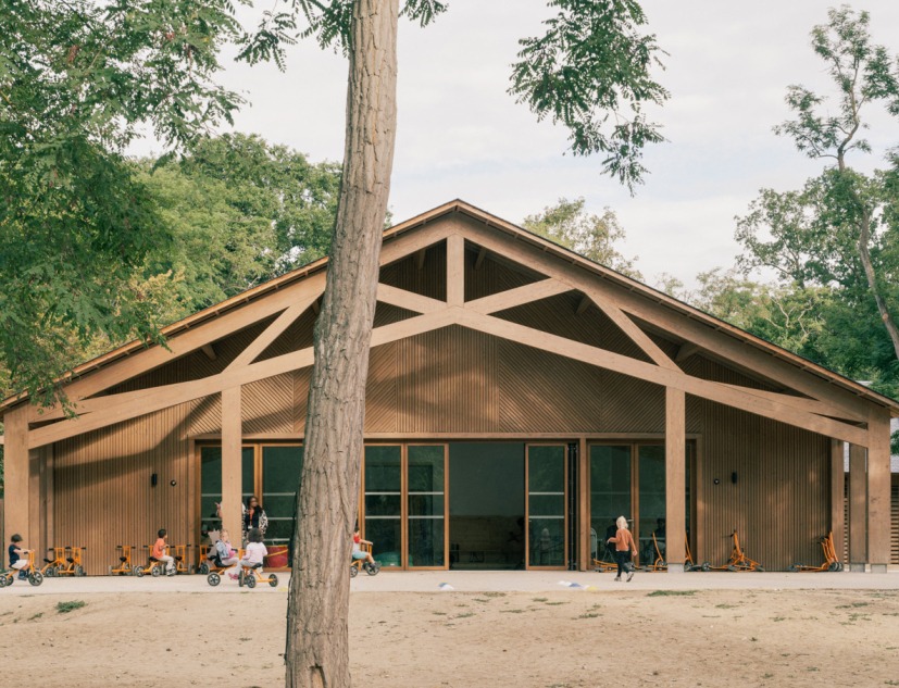 Bois de Cergy Leisure Centre by PLURIEL[LES] ARCHITECTES. Photograph by Charly Broyez