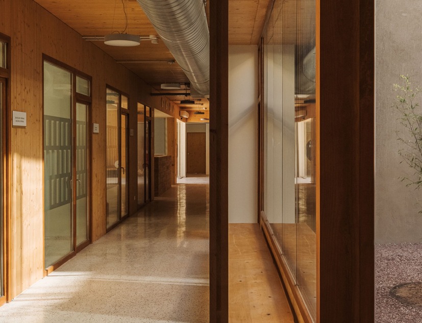 Centro de salud Son Ferriol por Laboqueria Arquitectura + Munarq. Fotografía por Ricard López 