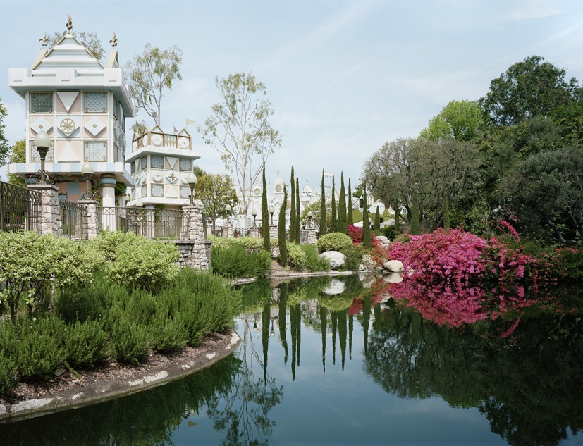 Pond, Anaheim, California, 2013 © Thomas Struth. Image courtesy of Ivorypress