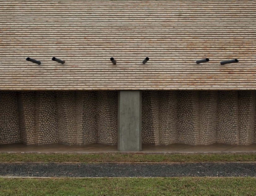 La estancia by Solano Benitez