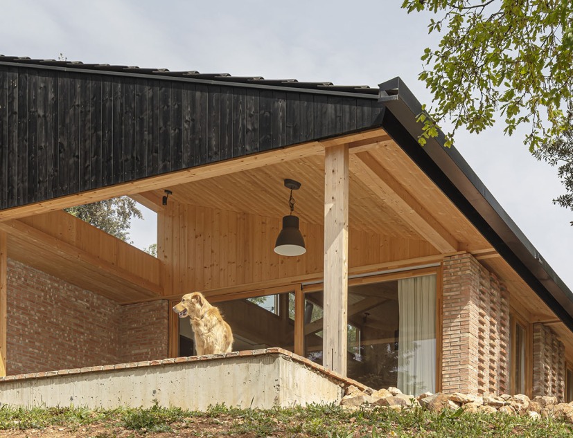 GE house by Alventosa Morell Arquitectes. Photograph by Adrià Goula