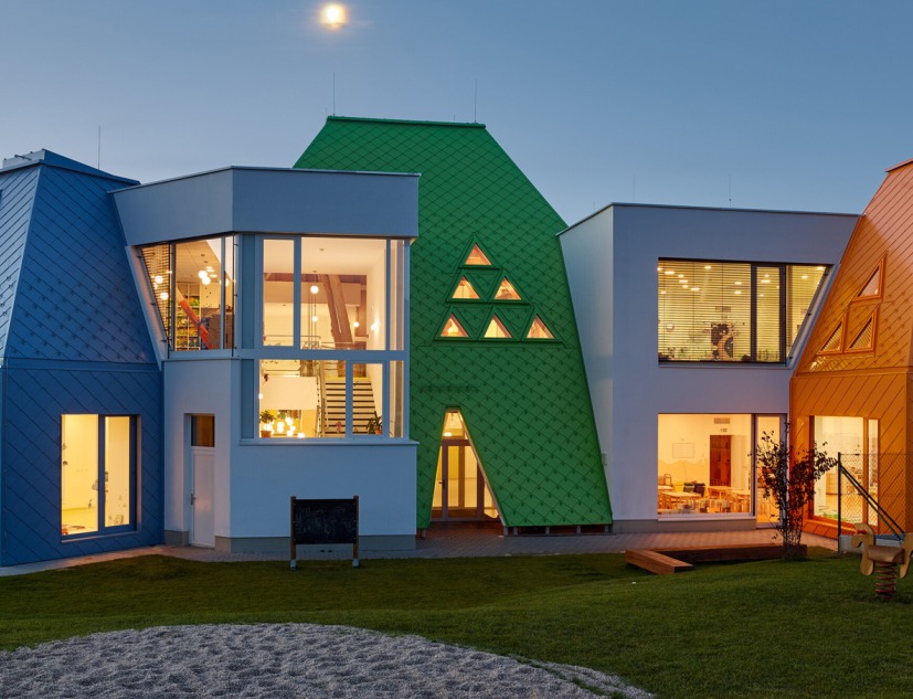 Větrník Kindergarten by Architektura. Photograph by Filip Šlapal