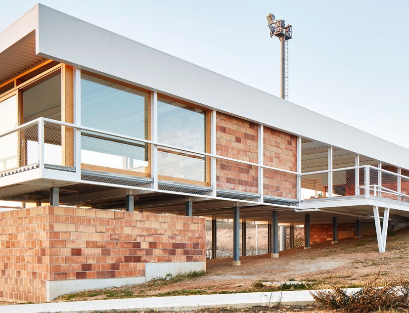 The Matadepera Municipal Sports Zone by BAMMP. Photograph by José Hevia