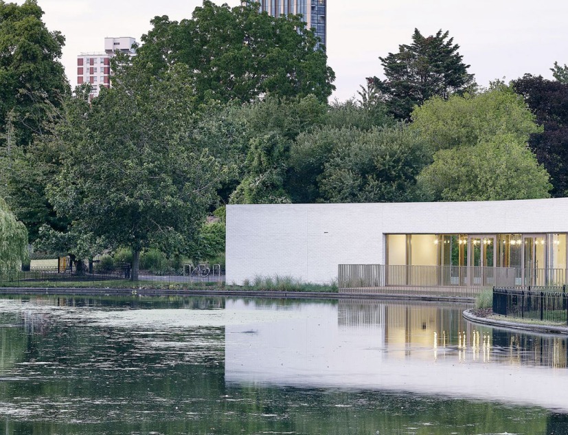 Pavilion in Southwark Park by Bell Philips Architects. Photography by Kilian O'Sullivan